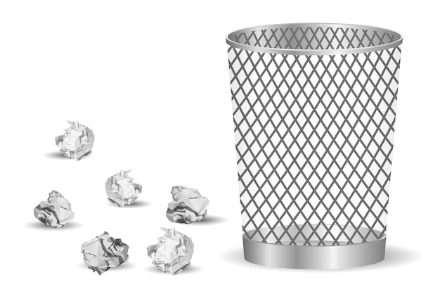 palle di carta sgualcite e rifiuti metallici isolati su bianco
