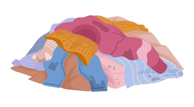 Pila di bucato sporco cartone animato vestiti sporchi lavanderia rugosa vestiti macchiati illustrazione vettoriale piatta su sfondo bianco
