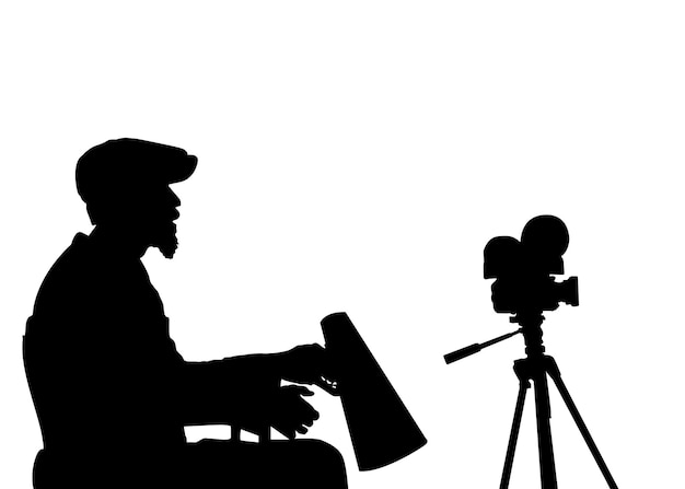 Produttore cinematografico seduto su una sedia con megafono durante le riprese Regista con altoparlante