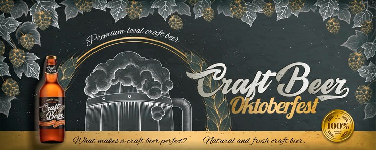 Pubblicità in stile incisione di birra artigianale per l'Oktoberfest su lavagna, luppolo e botte disegnati da gesso