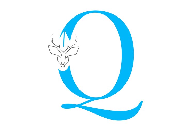 Vettore quest'ultimo con il logo iniziale head vector design animale selvatico con corna qualità lusso elegante