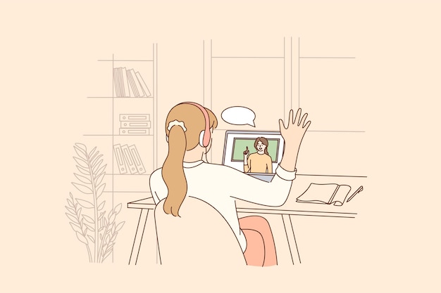 Ragazza che studia in linea con un computer