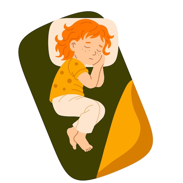 Ragazza dai capelli rossi che dorme sul fianco in pigiama giallo coperto da una coperta arancione