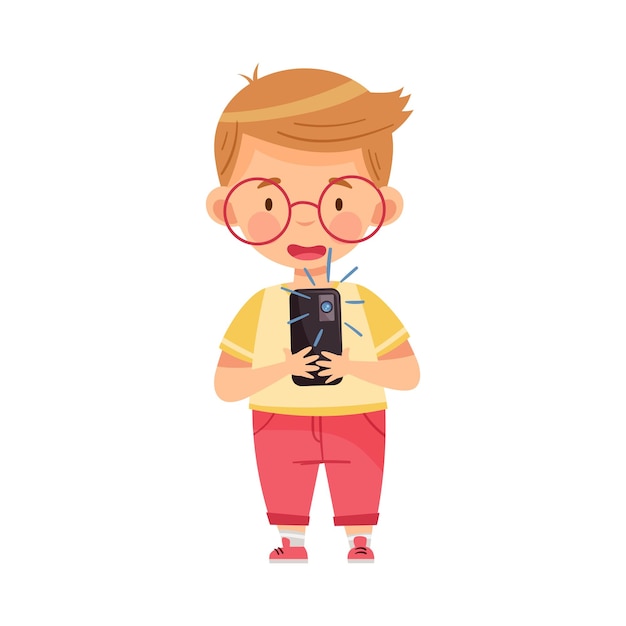 Ragazzino divertente con gli occhiali che tiene lo smartphone e scatta illustrazioni vettoriali