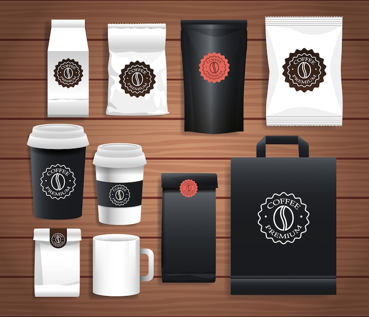 Vettore set di eleganti confezioni di caffè con colori diversi in fondo in legno