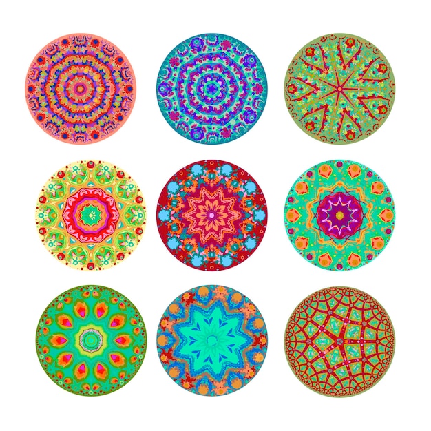Set di ornamenti rotondi. Nove mandala. Vettore.