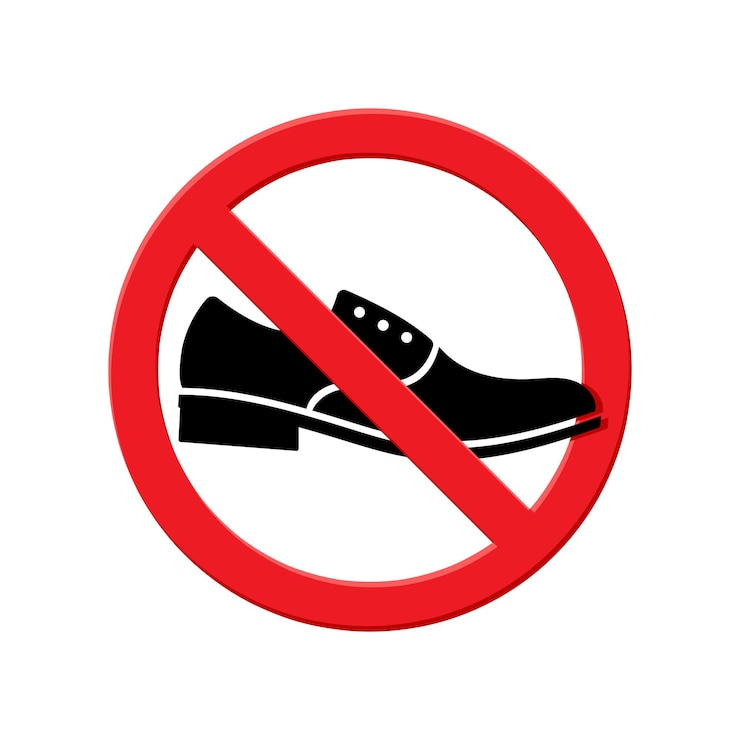 Vettore togliti le scarpe firmare la silhouette della scarpa con un cerchio rosso barrato noshoes policy schild schuhe verboten