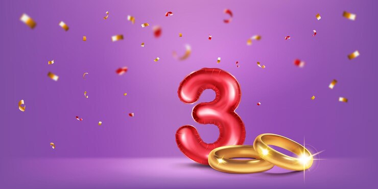 Vettore un numero rosso 3 a forma di palloncino con due anelli nuziali d'oro che simboleggiano la celebrazione del terzo anniversario di matrimonio circondato da colorati confetti su uno sfondo viola caldo