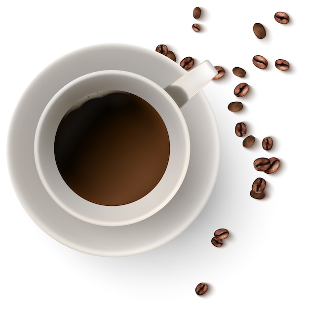 Una tazza di caffè caldo. I chicchi di caffè sono sparsi. Tazza su un piattino.