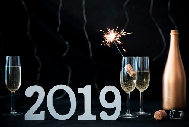 2019 inscriptie met Bengaals vuur in glas