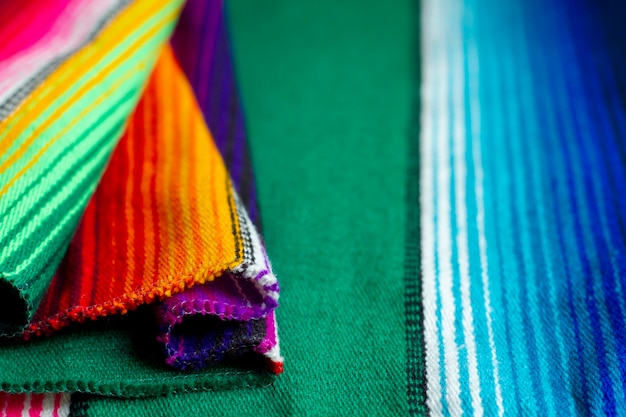 5 mei Mexicaans feest met kleurrijke doek hoge hoek