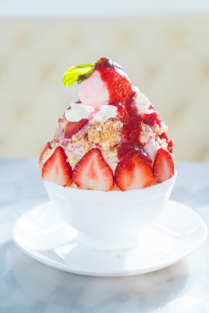 Aardbeiencrumble Bingsu