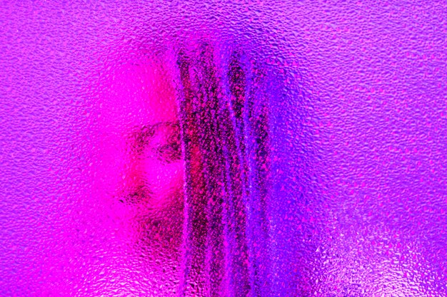 Abstract vaporwave portret van een vrouw