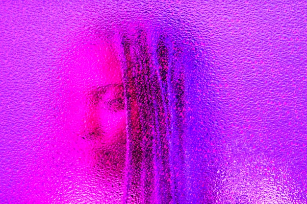 Abstract vaporwave portret van een vrouw
