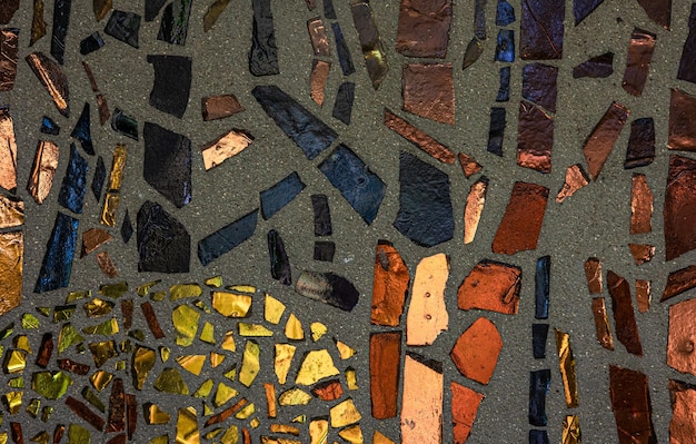 Abstracte achtergrondstukken van gebroken veelkleurig glas