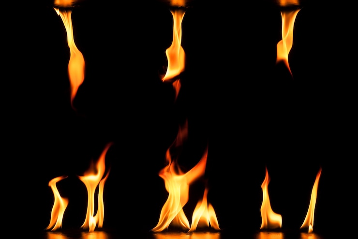 Gratis Foto achtergrond met vlammen van verschillende afmetingen