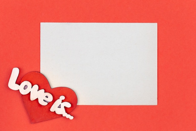 Gratis foto achtergrond voor valentijnsdag met een plat vel papier