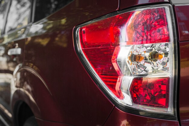 Achterlicht op vinous auto