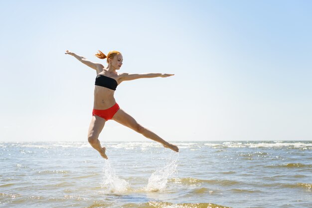 Actieve jonge vrouw