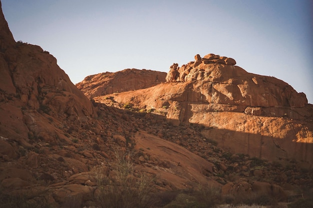 Adembenemend uitzicht op de bergen onder de blauwe hemel in Namibië, Afrika