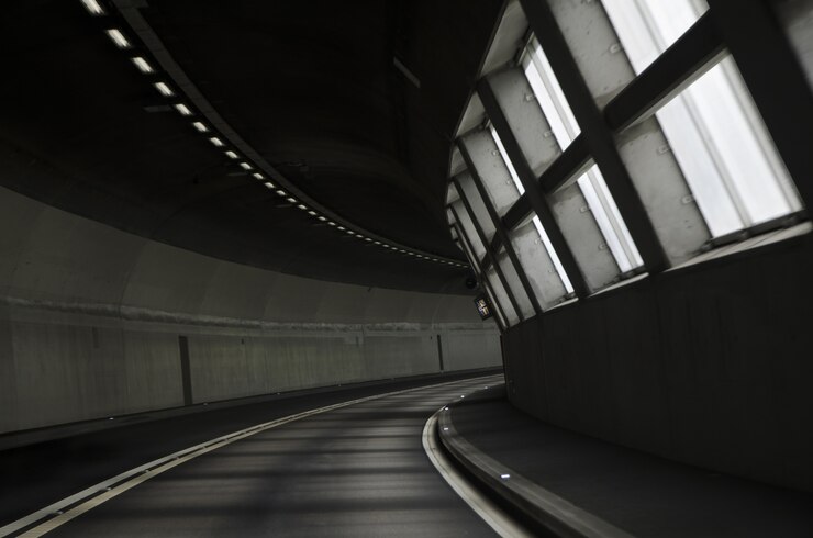 Gratis Foto adembenemend uitzicht op de verlichte tunnelweg