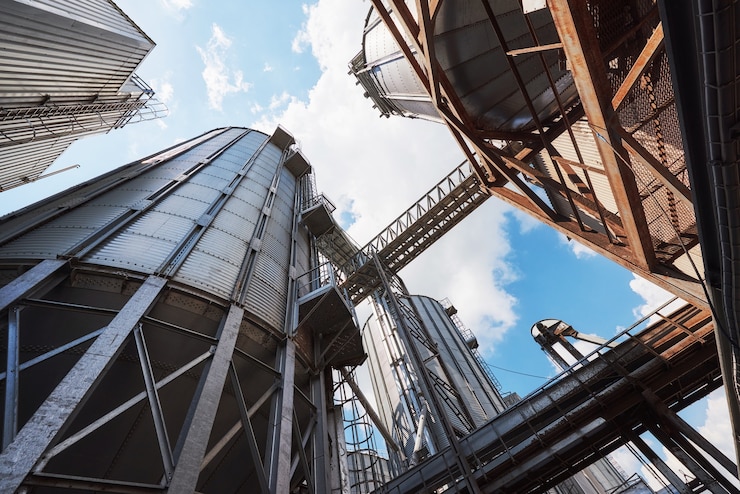 Gratis Foto agrarische silo's. buitenkant van het gebouw.