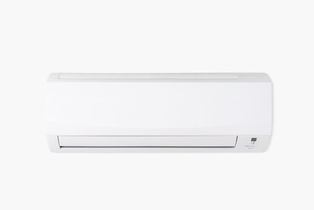 Airconditioner gemonteerd op een witte muur