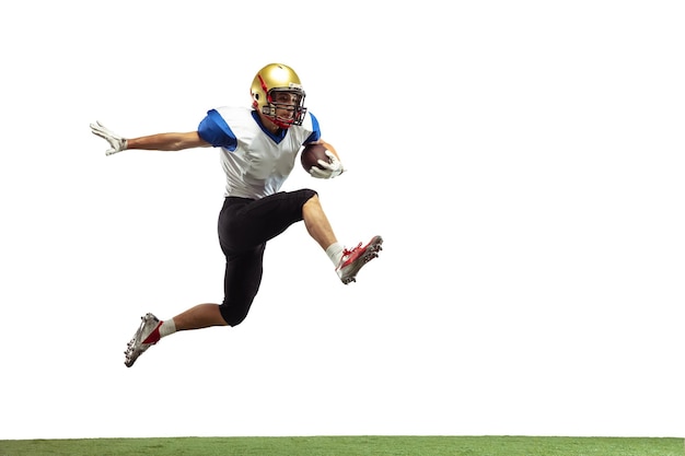 American football-speler in actie geïsoleerd op witte studio background