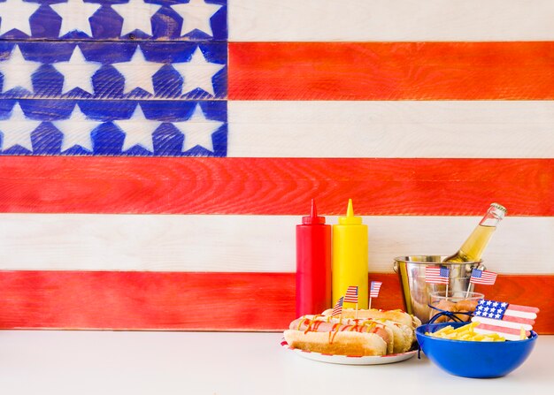 Gratis foto amerikaans snel voedselconcept met hotdog