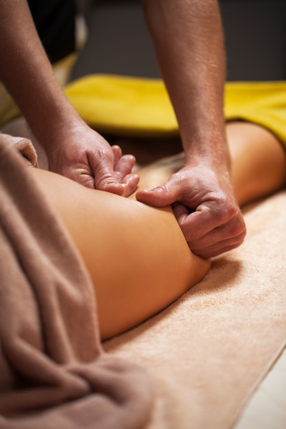 Anticellulitis massage in een luxe spa