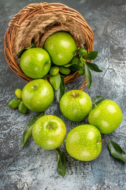 appels touw de smakelijke groene appels in de mand