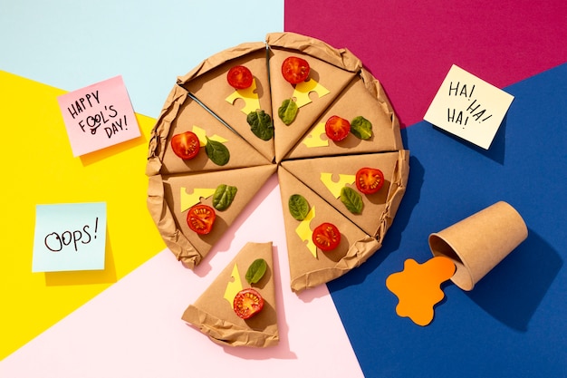 April Fools Day stilleven met papieren pizza