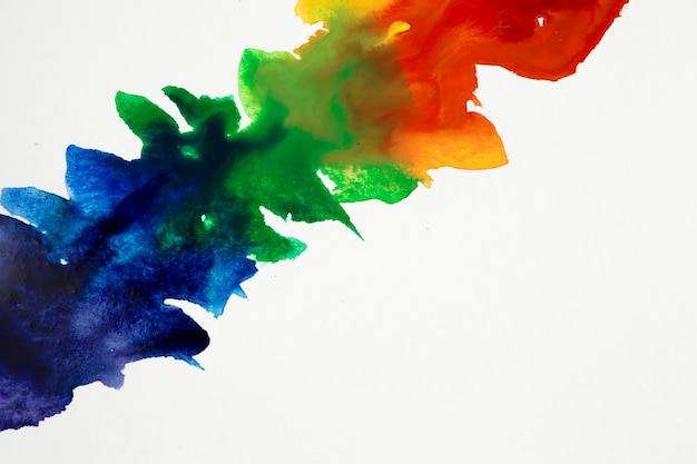 Gratis foto aquarel penseelstreken met regenboogkleuren