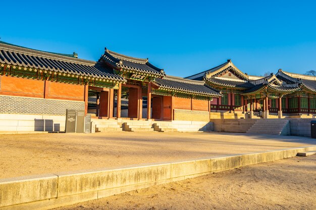 Architectuur die het paleis van Changdeokgung in de stad van Seoel bouwen