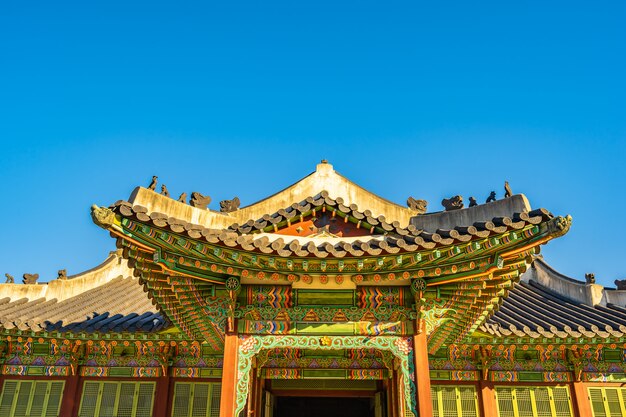 Architectuur die het paleis van Changdeokgung in de stad van Seoel bouwen