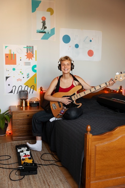 Artiest die alternatieve slaapkamerpopmuziek maakt