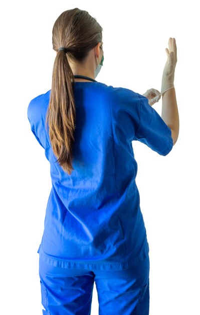 Arts in een medisch uniform en masker medische handschoenen aan te zetten die zich klaarmaken voor een operatie