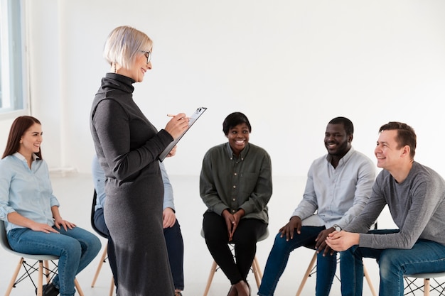 Artsenlezing om patiënten te rehabiliteren