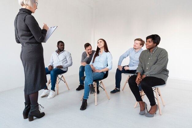 Artsenlezing om patiënten te rehabiliteren