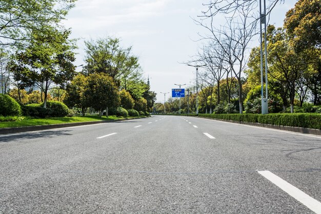 Asfalt weg in de stad