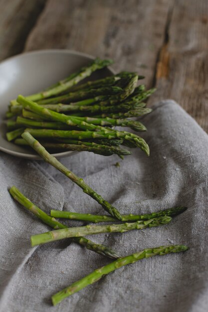 Asperges op de tafel