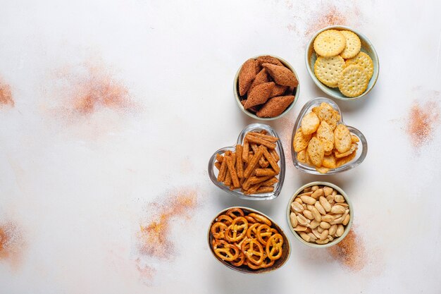 Assortiment ongezonde snacks.