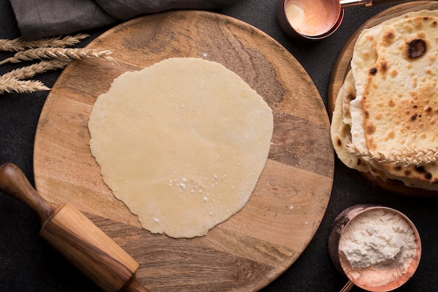 Gratis foto assortiment roti ingrediënten maken