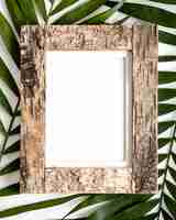 Gratis foto assortiment van houten leeg frame op de muur