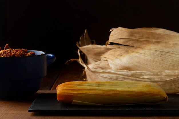 Assortiment van smakelijke traditionele tamales