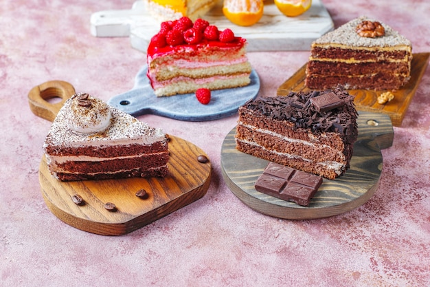 Gratis foto assortiment van stukjes cake.