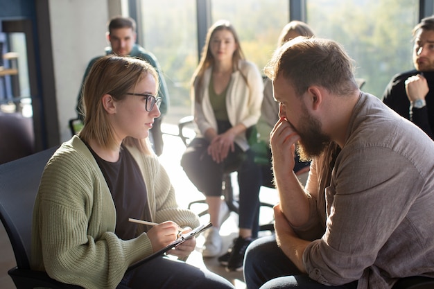 Authentieke groepstherapie bijeenkomst