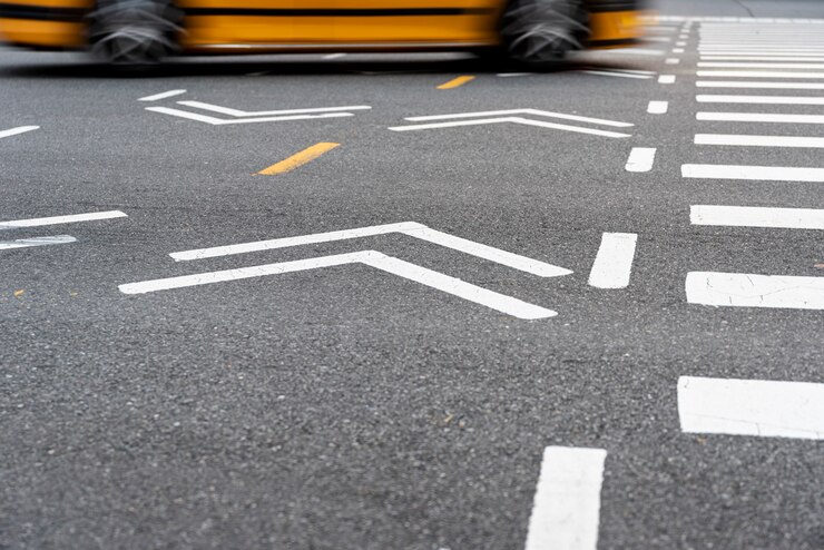 Gratis Foto auto beweegt over zebrapad
