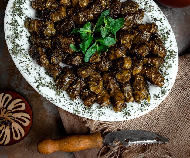 Azeri nationale dolma van druivenbladeren