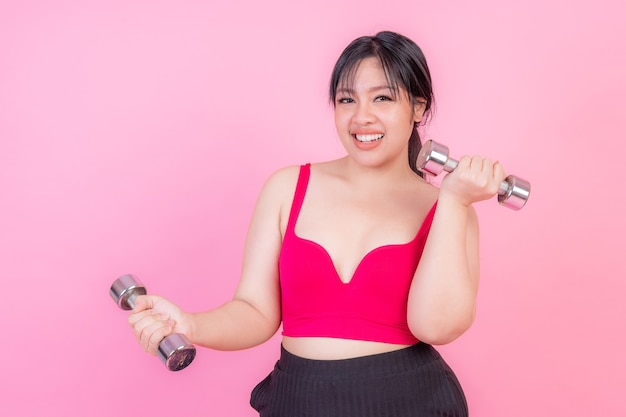 Aziatische dikke vrouwen, dik meisje, mollig, overgewicht plus grootte Oefeningen met halter tillen